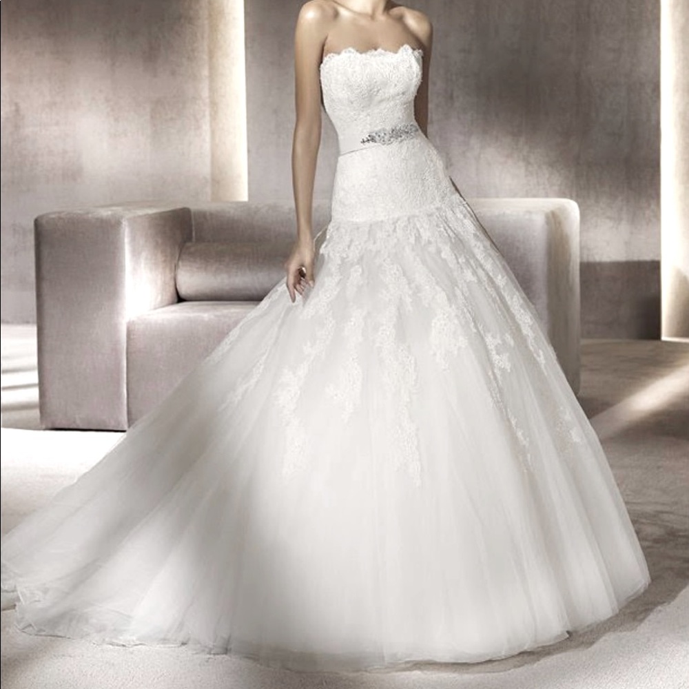 Pronovias Persia off white strapless wedding gown, size 6